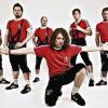 (iwi)   Die Troglauer Buam haben sich für Freitag, 22. Oktober, in der Rhönfesthalle Stangenroth angekündigt. „Heavy Volxmusic“ ist angesagt. Die Musiker stehen für Tradition, beweisen aber, dass diese durchaus innovativ sein kann. Ihre Musik wirke keineswegs altbacken oder volkstümlich, heißt es in der Pressemitteilung. Und dennoch feiern die Troglauer ihre ländliche Tradition mit Drums, Heavy-Guitar kombiniert mit Quetschn-Sound, getreu dem Motto „mit Labtop und Lederhos'n“. Es ist auch die Mischung aus eigenen Songs und interpretierten nationalen wie internationalen Klassikern, die diese Band bekannt und bei den Fans so beliebt gemacht hat. Einlass ist bereits ab 20 Uhr. Karten gibt es nur an der Abendkasse.