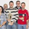Gut getroffen: Für die bewiesene Zielsicherheit beim Schnaus-Pokalschießen ehrte Schützenmeister Jürgen Albert (im Bild von links) Judith Mauer, Hubert Schneidawind, Christoph Wohlfart, Thomas Hofmann, Jürgen Mauer und Paul Pannek.S (2) WOLFGANG SOMIESKI