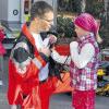 Hörst Du mein Herz: Die Kinder durften bei den Rettungsprofis auch mal mit dem Stethoskop ran.