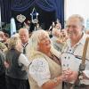 Oktoberfest-Freuden: Nur noch bis Ende diesen Jahres steht der Luisengarten dem Tanzkreis für seine Festivitäten zur Verfügung. Im Bild Christa Adam und Wolfgang Popp, die sich über die große Teilnehmerzahl freuen und zünftig mitfeiern. Thomas obermeier