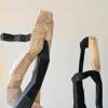 Kopf und Leib bewegt: Die Rhöner Künstlerin Beate Debus ist ab 28. Oktober mit einer Ausstellung in der Gersfelder Stadthalle zu Gast. Zu sehen sind Skulpturen wie sowie Reliefs und Zeichnungen.