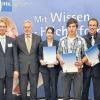 Abschluss mit Bravour: Claus Bolza-Schünemann, Jürgen Bode und Helmut Nickel von der IHK ehrten Anna-Lena Reidelbach, Dominik Reiter, Markus Reuter und Tobias Wetterich (von links).