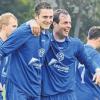 Endlich drei Punkte: Allen Grund zum Jubeln haben aus Reihen des FV Lauda der Torschütze zum 1:0 und 4:1 Mannschaftskapitän Stephan Braun (links) und Sandro Lutz.