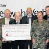 Scheckübergabe: Oberst Kirsch freute sich als Vorsitzender der mildtätigen Heinz-Volland-Stiftung des DBwV, von Peter Wilpert von 400 Euro aus der Sammelbüchse der Kameradschaft zu erhalten (von links): Ekkehard Wiehn, Oberst Ulli Kirsch, Peter Wilpert, Gerhard Marowsky, Bürgermeister Rainer Kinzkofer, DLO-Kommandeur Erhard Drews, ERH-Landesvorsitzender Willi Arens vom und  ERH-Bezirksvorsitzender Frank.