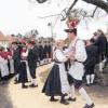 Haselbacher Kirmes: Es gibt kaum eine schönere Kirmes in der Rhön. Nicht nur das Ambiente mit der alten Linde und dem Brunnen neben der Dorfkapelle sind nahezu unschlagbar. Auch die Kirmespaare sind einfach schön anzuschauen.