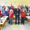 (rt)   21 Viertklässer der Grundschule Hellmitzheimer Bucht in Markt Einersheim nahmen an der Mathematik-Meisterschaft teil. 60 Minuten wurde geknobelt und geschwitzt.  Dabei war nicht nur eine gute Rechenfertigkeit gefragt, sondern vor allem auch genaues Lesen und problemlösendes Denken. Für die Mädchen und Jungen gab es eine kleine Anerkennung für ihre Anstrengung, die Bastian Lesch von der VR-Bank überreichte. Die Bank unterstützt den Wettbewerb. Die beiden Schülersieger, Jasmin Veit und Andreas Bauer und Jasmin Veit erhielten zusätzlich eine Urkunde und ein Farbfoto und vertreten die Schule beim Landkreis-Entscheid.