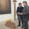 Am „Fluss“: So nennt Franz Pröbster Kunzel seine Installation in der Galerie im Gewölbe von Monika Meißner-Ludwig.