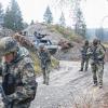 Vorsicht: Auf der neuen Anlage des Truppenübungsplatzes Wildflecken lernen Soldaten, wie man sich vor selbst gebastelten Sprengfallen Aufständischer schützt.