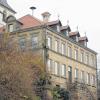 Die Alte Schule von Wülfershausen wird zum Sorgenkind: Mängel an der Ausstattung und am Gebäude lassen die Fragen nach dem Sinn einer weiteren Nutzung aufkommen.