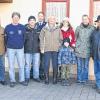 Spendenübergabe: Das Bild zeigt Spender und Empfänger (von links) Raimund Gayer, Werner Blum und Albrecht Schaidt, Thomas Herr, Michael Zieres, Cornelia Schelbert, Katharina Kühn, Kerstin Brasch, Leo Breitenbach und Peter Paul.