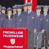 Abschied, Ehrung und Neuwahl: Die neue Vorstandsmannschaft der Freiwilligen Feuerwehr Hoppachshof um die Geehrten: (von links) Erwin Strauß, stellvertretender Kommandant, Frank Delogu, Sebastian Schleyer, Fabian Schleyer, Tamara Bieber, Markus Halbig, Karl-Heinz Steinmetz, Andreas Harth, Matthias Dietz, Hilmar Kassecker, Richard Halbig, Kreisbrandmeister Alfons Mai und Bürgermeisterin Birgit Göbhardt.