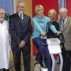 Training fürs Herz: Klinikreferent Ottmar Kliegl und Ärztlicher Direktor Dr. Walter Kestel freuen sich über das Ergometer, das der Vorstand des Fördervereins für das Klinikum mit Dr. Albert Hieronimus, Dr. Susanne Freifrau von Thüngen und Altlandrat Armin Grein (von links) übergab.