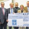 (maw)   Spende statt Präsente: Das Schweinfurter Unternehmen KLT Hummel Plastic GmbH hat der Schweinfurter Kindertafel 1500 Euro überreicht. Das mittelständische Unternehmen mit 95 Mitarbeitern produziert in der Kurt-Römer-Straße im Hafen Kunststoffteile für die Automobil- und Elektroindustrie sowie weiteren Industriezweige. Von links: Norbert Heinelt, Walter Wirth und Stefan Labus (alle Kindertafel), Günther Prause (Entwicklung KLT), Ingrid Brand (Projektleiterin KLT), Ralf Barthmann (Geschäftsführer KLT) und Dieter Barthel (Qualitätsleiter).