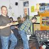 Würfeln, Bluffen, Ärgern: In der Kneipe „Brot & Spiele“ werden die Gäste zum Spielen angeregt – an die 100 verschiedene Gesellschaftsspiele stellt der Wirt Steffen Heppt dafür zur Verfügung.