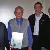 Vom Schatzmeister zum Kassenprüfer: Horst Tiggemann (Zweiter von links) gab nach 30 Jahren das Amt des Kassiers beim Gesangverein Höchheim ab. Ihm dankten Chorleiter Volker Seifert, Bürgermeister Michael Hey und Vorstand Reinfried Dürer.