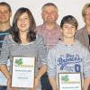Mit besten Ergebnissen wurden als Vereinsmeister 2011 geehrt: Melanie Werner, Franziska Zeis, Thorsten Albert, Sophia Derlet, Walter Reubelt, Rene Kriegsmann, Michaela Albert und Schützenmeister Jürgen Albert (von links im Bild).
