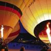 Etwa ein Dutzend Heißluftballone haben am Sonntag in Bad Hindelang im Allgäu beim Ballonglühen den Abendhimmel erleuchtet und läuteten zugleich die traditionelle Wintermontgolfiade ein. Die Ballonfahrer aus Deutschland, der Schweiz und den Niederlanden wollen mit ihren bunten Gefährten fast eine Woche um die Wette fahren. Wenn die Windströmungen passen, werden sich die 30 angemeldeten Teams auch der Herausforderung einer Alpenüberquerung stellen. Die 23. Wintermontgolfiade dauert bis zum 16. Januar.