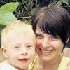 Entlastung: Isolde Zimmermann freut sich mit ihrem Sohn Mika, dass die sechsköpfige Familie jetzt durch den familienentlastenden Dienst der Lebenshilfe Würzburg etwas mehr Zeit für sich hat.
