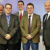 Vorstellungsrunde im Würzburger Landratsamt: Landrat Eberhard Nuß (rechts) begrüßt Dr. Christian Sommer (Zweiter von links) und Dr. Martin Kraus (Zweiter von rechts) als neue Ärztliche Leiter Rettungsdienst gemeinsam mit Michael Pahlke (Mitte), Geschäftsführer des Zweckverbands für Rettungsdienst, und dessen Stellvertreter Paul Justice (links).
