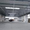 (ret)   Der Umzug des Bauhofes in das neue Gebäude hat begonnen. Das Bauhofbüro der Stadt Marktheidenfeld ist ab sofort in der Bahnhofstraße 10 zu finden.  Bis Ende März werden die anderen Bauhofabteilungen Zug um Zug umziehen, teilt die Stadtverwaltung mit. Einige Restarbeiten wie die Überdachung der Schüttboxen, die Einzäunung des Geländes sowie Anpflanzungen und kleinere Arbeiten stehen noch an. Unser Foto zeigt die Innenansicht der großen Halle. Die Baukosten des neuen Bauhofes betragen rund 3,5 Millionen Euro. Die neue Adresse lautet: Städtischer Bauhof Stadt Marktheidenfeld, Bahnhofstr. 10,  (0 93 91) 91 65 15. Die Bürozeiten: Montag bis Freitag 8 bis 12 Uhr.