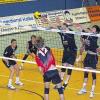 Hier kommt keiner durch: Der Eltmanner Block mit Jens Werner und Christian Nowak (von rechts) pariert den Ball des Mühldorfer Severin Bieneck. Links die Eltmanner Felix Müller und Johannes Engel.