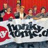 Erste CD: Ralf Hofmann (Blues Agency), Roberto Nernosi (Sparkasse) und Mitglieder der „Band Mihaly's Theorie“ (von links).