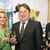 Großes Gold für Bio-Wein: Landwirtschaftsminister Helmut Brunner gratulierte den Vertretern der Winzergenossenschaft Thüngersheim, Ulrich Lutz und Alfred Schwab, zum Erfolg.