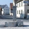Neue Wege: Der umgestaltete Dorfplatz mit dem neuen Brunnen in Buchbrunn wird nun doch nicht nach nach der Stifterin Margareta Schloßnagel benannt. Der Platz, im Dorf „Am Brunnen“ genannt, bleibt ohne offiziellen Namen.