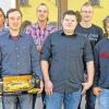Zeugnisübergabe an der Staatlichen Berufsschule Main-Spessart: (von links) Fachoberlehrer Reinhard Kimmel, Fachlehrer Matthias Keller, Florian Reinhart (Klassenbester), Heiko Wenzel, Dominik Friedrich, Maximilian Krischer, Thomas Müller (alle Mittlere Reife) sowie Klassenleiter Oberstudienrat Andreas Tergeman.