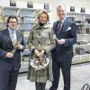 Umrahmt von Schokolade: Inhaber Philip Aczél, Elisabeth Fürstin zu Löwenstein und Wertheims Oberbürgermeister Stefan Mikulicz bei der Eröffnung der „Art of Chocolate“.