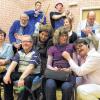 (kpm)   Die Laienspielgruppe präsentiert in der Turnhalle des TSV Ettleben im April die Komödie „Die Landklinik“ von Marion Stowasser-Fürbringer. Im Mittelpunkt steht eine alte, renovierungsbedürftige Landklinik, bei deren Umbau heilloses Durcheinander herrscht: Mehrere medizinische Abteilungen müssen sich ein Stockwerk teilen und die Oberschwester hat alle Hände voll zu tun. Sie muss nicht nur die Notaufnahme, sondern auch die Schönheitschirurgie und die Psychiatrie versorgen – eine Klinik im Ausnahmezustand. Unter der Regie von Rosie Übner und Volker Rückert wollen die Schauspieler dem Publikum einen vergnügten Abend bieten. Spieltermine: Freitag, 1. und 8. April, sowie Samstag, 2. und 9. April, jeweils um 20 Uhr, Sonntag, 3. und 10. April, um 19.30 Uhr. Eine Kinder- und Seniorenvorstellung gibt es am Samstag, 9. April, um 14 Uhr. Kartenvorverkauf für alle Vorstellungen (außer für die am Samstag, 2. April) in der Turnhalle Ettleben am Sonntag, 13. März, von 10.30 bis 11.30 Uhr. Anschließend können Karten von Montag bis Freitag, 14 bis 16 Uhr, bei Rosie Übner,  (0 97 22) 38 76, bestellt werden. Im Bild (hinten, von links) Michael Niesner, Volker Rückert, (Mitte, von links) Karlheinz Lechner, Werner Knaup, Christine Lang, Roland Weiß, Rosie Übner und (vorne, von links) Petra Klüpfel, Werner Übner,  Alexandra Popp-Arnautovic, Marion Vogel und Rainer Fick.