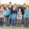 Nachwuchsforscher: Sie haben sich einer enormen Herausforderung gestellt und am Wettbewerb „Jugend forscht“ teilgenommen und ausgezeichnete Ergebnisse erreicht. Auch wenn manche keine Preise gewonnen haben, haben sie doch viele schöne Erfahrungen gemacht. (Hinten von links nach rechts): Alexandra Graf, Anne Ziermann, Annalena Fischer, Daniel Kessler, Philip Pfeiffer, Annette Auer, Johannes Reinhard, Philipp Schmidt; vorne: Leon Ludwig, Patrick-Leon Hofmann, Florian Schwegler, Alexander Herrmann, Nicolas Frank, Dr. Christina Oßwald; auf dem Foto fehlt Jan Hiller).