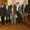 Treue zum Verein: Für 50-jährige Zugehörigkeit zur DAV Sektion Würzburg ehrte Vorsitzender Karlheinz Lang (auf dem Bild rechts) folgende Personen (von links): Elisabeth Braun, Anita Firsching, Walter Firsching, Franz. H. Krauß, Sieglinde Vierheilig und Dr. Ernst Zimmermann. Zimmermann hatte für die Ehrung die weiteste Anreise zurückgelegt – er kam aus Dorsten – und durfte sich deswegen zusätzlich über einen Bocksbeutel freuen.