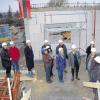 Baustelle besichtigt: Der Vorstand der Lebenshilfe Kitzingen und Mitglieder des Elternbeirates der Sankt-Martin-Schule in Kitzingen trafen sich an der Martin Schule, die derzeit generalsaniert wird.