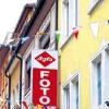 Dieses Schild hängt derzeit vor Foto-Weber in der Schustergasse.