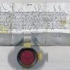 Wertvolles Dokument: In dieser Pergamenturkunde vom 26. April 1487, beglaubigt  mit dem Rotwachssiegel Kaiser Friedrichs III.,  spricht dieser die Stadt Würzburg von der Acht frei. In die Acht war die Stadt Würzburg geraten, weil sie den beträchtlichen Schuldforderungen eines Gläubigers nicht nachgekommen war.