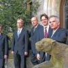 (zis)   Mit einem kontrastreichen Programm gastierten im ersten Konzert der „Kammerkonzerte Schloss Schwanberg“ in diesem Jahr die „Philharmonia Bläsersolisten“ (Mitglieder der Würzburger Philharmoniker) im Rittersaal. Mit dem temperamentvoll musizierten Quintett g-Moll von Franz Reicha eröffneten die Bläsersolisten Stefan Albers (Flöte), Benjamin Mahla (Oboe), Thomas Lampert (Klarinette), Wolfgang Bayh (Horn) und Peter Herteux (Fagott) den Abend, so ein Presseschreiben. Die fünf Herren spielten wie aus einem Guss. Dann – ein Werk mit viel Humor, die „Kleine Kammermusik für fünf Bläser Werk 24 Nr. 2“ von Paul Hindemith. Vital und zupackend auch die Interpretation eines Klassikers von W. A. Mozart. Sie wählten für ihr Konzert eine Bearbeitung der c-Moll-Serenade KV 388 von 1782, in der die Flöte integriert ist und arbeiteten die dynamischen Kontraste heraus, so die Mitteilung. „Alle Stilrichtungen sind gut, vorausgesetzt, dass man sie verwendet, um Musik zu machen“. Diese Aussage des Komponisten Jacques Ibert machte sich das Quintett zu eigen. Drei kurze Stücke („Trois pieces breves“) gestatteten Einblicke in die Werkstatt Iberts. Den leicht jazzigen Einschlag unterstrich ebenfalls die Zugabe „Der kleine Neger“ von Claude Debussy. Herzlicher Beifall.