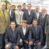 Innungsbeste geehrt: Die Leistungen der Innungsbesten wurden von der Metall-Innung Mainfranken-Mitte mit einer kleinen „Finanzspritze“ honoriert. Im Bild von links (hintere Reihe) Kreishandwerksmeister Horst Schömig, Festredner Oliver Jörg, Otmar Endrich (Lehrlingswart), Mathias Wirth (Thüngen), Thomas Baier (Stierhöfstetten), Stefan Weid (Creglingen), Obermeister Hermann Schmitt, Rolf Mloschin (Vorsitzender des Prüfungsausschusses) und Bernd Bratek (Leiter Bildungszentrum Würzburg) sowie vorn von links Manfred Tausch (Castell), Tobias Kleinhans (Schwarzach) und Robin Baunach (Kitzingen).