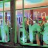 Lichter der Großstaft: In der ehemaligen Mozartschule leuchten seit Donnerstagabend die Lampen des neuen Programmkinos Central.Norbert Schwarzott