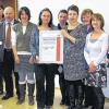 Erfolgreicher Abschluss: Architekt Claus Arnold, Ulrike Bördlein vom Landratsamt, Sprachberaterin Petra de Marche, Bürgermeister Burkard Losert, Bianca Scheuring und Sandra Metzger (Schlossmühlkindergarten), Elternbeirätin Daniela Efinger mit Sabine Praska, Jutta Bedner und Marion Kammermeier vom Schlossmühlkindergarten, Künstlerin Maja S. Issing und Edwin Hamberger.