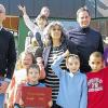 (jop)   Die Kieferorthopäden Philipp Schulz (links im Bild) und Stefan Ikas (rechts) baten anlässlich der Einweihung ihrer Praxis in Schweinfurt um Spenden zugunsten der Franziskus-Schule. Sie soll zur Finanzierung eines „Snoozeland“- Raumes beitragen, in dem die Patienten, überwiegen Kinder und Jugendliche, betreut werden. Entspannung und Eigenwahrnehmung werden hier auf vielfältige Weise gefördert. Entgegen nahmen die Spende (im Bild von links) die stellvertretende Schulleiterin Margot Beck, die Vorsitzende des Fördervereins Cornelia Herbert und die Schüler (von oben) Waldemar, Daniel, Emelie, Marcel, Sascha, Lemar
