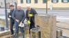 (stop)   Schon seit Jahren bilden die Drei ein eingespielten Team und reinigen ehrenamtlich den Dorfbrunnen in Brünnstadt und sein Umfeld und erneuern das Wasser. Im Bild von links Manuela Schaller, Leo Stamm und Hilde Hußlein.