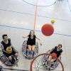 Das sieht gut aus: Viel Spaß machte den Schülern der Balthasar-Neumann-Mittelschule Werneck der Projekttag „Neue Erfahrungen im Sport“, mit Rollstuhlbasketball und Goalball.