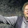 Lust an der Sprache: Auf Einladung von Volkshochschule und Stadtbücherei gastierte Sven Görtz mit seinem „literarischen Kabarett“ im Marktheidenfelder Theater „Fasskeller“.