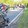 Durch den Aufprall des Motorrads wurde die Front des Opel Corsa zertrümmert.