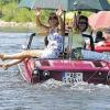 Treffen der Amphicar-Fans: Zu Ostern trafen sich rund 50 Freunde von Amphicars. Das sind Autos, die sowohl fahren als auch schwimmen können. Von Stammheim aus gönnten sich die Fahrer mit ihren 22 Fahrzeugen an zwei Tagen Ausfahrten auf dem Main.