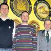 (gut)   Bei der Generalversammlung ehrte Schützenmeister Roland Guttroff (rechts) langjährige Mitglieder. Seit 40 Jahren gehört Hans Wolfsgruber dem Bürgerschützenverein an, seit 25 Jahren Anita Gebhardt, Bernd Koclir (links) und Udo Krauß (Mitte). Dank sprach Guttroff  auch langjährigen Vorstandsmitgliedern aus. Udo Gebhardt hatte 21 Jahre lang das Amt des Schriftführers, Werner Dornberger 20 Jahre lang das Amt des Kassiers inne. Guttroff informierte auch über die neue Schießanlage, die zehn Schießstände bietet und voraussichtlich im Mai geliefert wird. Die Anlage könne größtenteils aus Eigenmitteln finanziert werden, für die Restfinanzierung sei man noch auf Spenden angewiesen.