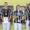 Erfolgsschützen: Deutscher Meister im Bogenschießen wurde das Bogenteam der Sport-Mittelschule Gochsheim. Rektor Oskar Dulemba (rechts) beglückwünschte (von links) Lehrerin Monika Baumann, Sebastian Ülgen (Gochsheim), Sebastian Stegbauer (Obereuerheim), Maximilian Träger (Grettstadt) und Leon Huppmann (Sennfeld) zu diesem Erfolg.