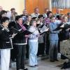 Festgottesdienst: Die Chorgemeinschaft Gräfendorf bei ihrem gelungenen Auftritt in der Kirche mit (rechts) Dirigent Michael Reinhart.