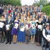 Geschafft! Der letzte G9-Jahrgang des Martin-Pollich-Gymnasiums hat sein Abitur in der Tasche.